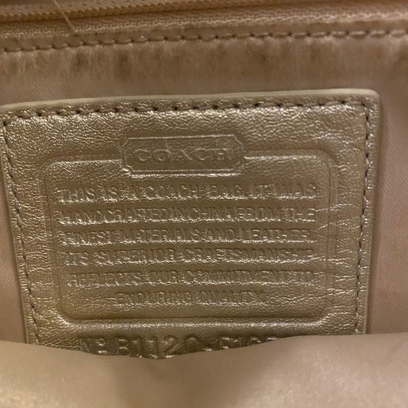 Coach small/medium purse - Picture 2 of 3